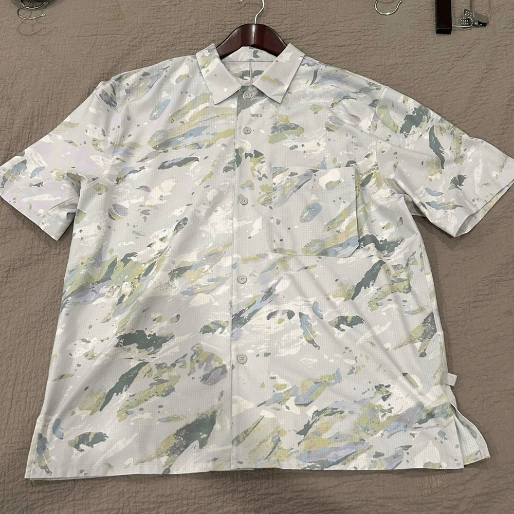Men's Lululemon Abstract Patterned Shirt